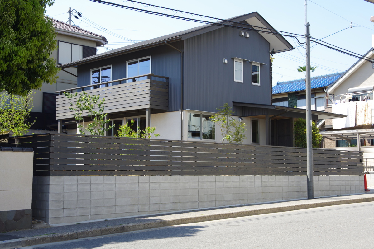 街にゆったり住まう家